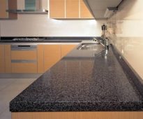 الرخام أعلى اللوحه