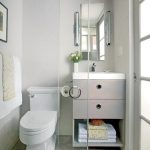 موقف الكلمة مع رفوف مفتوحة