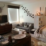 يمكن لغرفة المعيشة الصغيرة استيعاب كل ما تحتاجه بسهولة.