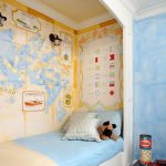 زاوية صغيرة في الحضانة لصبي