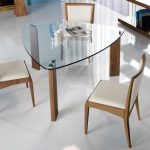 طاولة زجاجية ثلاثية غير عادية