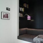 مكانة في الحائط: كيف يوفر الداخل المساحة