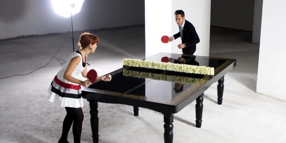 طاولة طعام بتصميم فريد