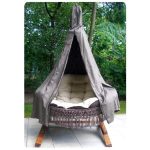 كرسي معلق كمهد للطفل