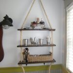 خزانة معلقة في الحمام