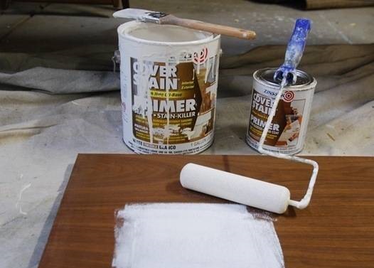 طلاء الأثاث الخشبي