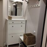 قاعة باللون الأبيض