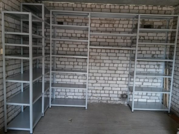 رفوف معدنية