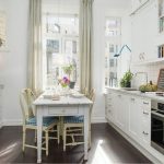 مكتب مستطيل مع درج على طراز بروفانس