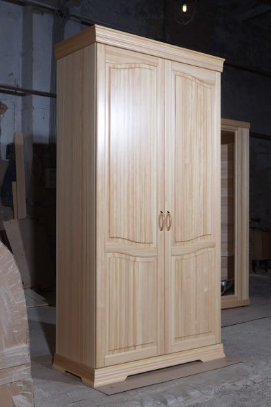 خزانة خشب الأرز