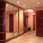 خزانة الملابس ورف معطف في القاعة