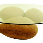 الجدول الحجر مع الساقين الحجر