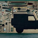 رف مع كفاف مرسومة من كل أداة