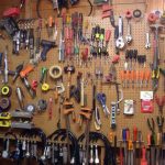 منظم حائط في المرآب