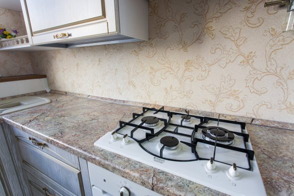 اللوح تحت الحجر