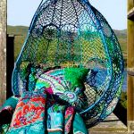 إن قشرة جوز الهند الصلبة تخلق جواً من الأمن داخلها ، محمي من مشاكل العالم الخارجي.