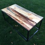 طاولة القهوة في الهواء الطلق