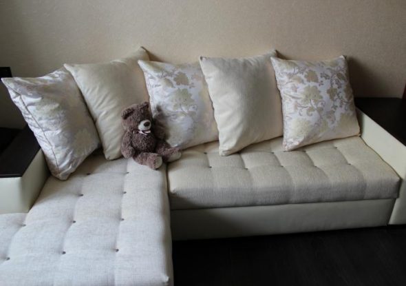 عرض الأريكة بعد الخصر