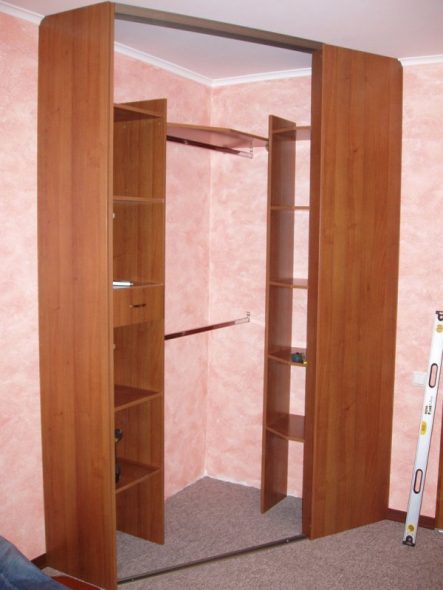 خزانة ملابس