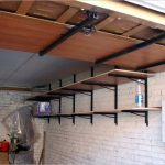 ندخل المساحة العلوية تحت الرفوف