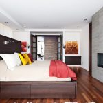 سرير كبير مع أدراج مريحة