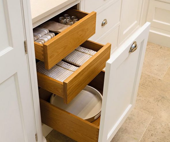 أدراج خشبية