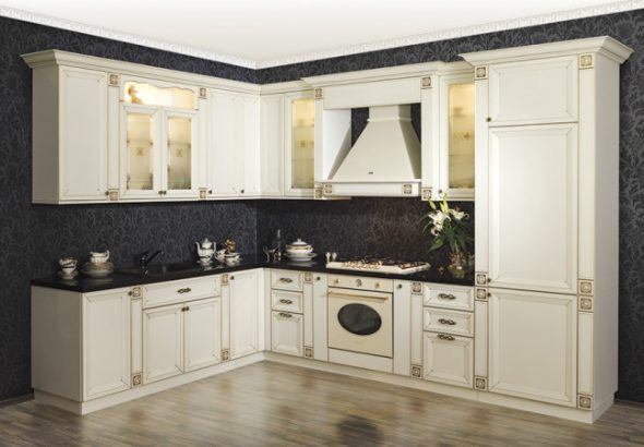 المطبخ المطبخ الأنيق مع واجهات البتولا الصلبة