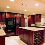 مجموعة مطبخ أنيقة مع تصميم متوازي