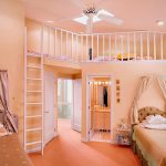 غرفة للفتيات مع مكان للراحة تحت السقف