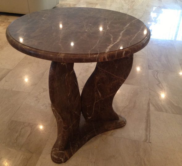 طاولة القهوة الحجر