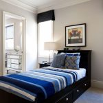 مكان للتخزين ، وتقع تحت السرير