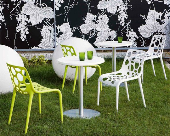 كراسي من البلاستيك الأصلي