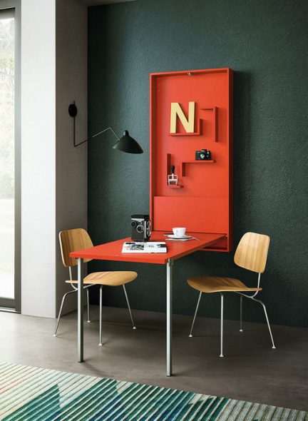 طاولة معلقة