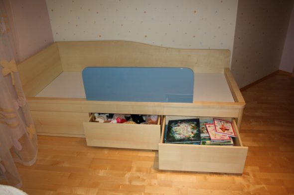 السرير محلية الصنع