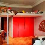 رصيف تحت السقف فوق الخزانة