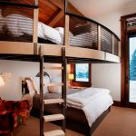 النوم تحت السقف في العلية