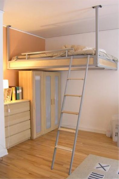 سرير ثابت تحت السقف