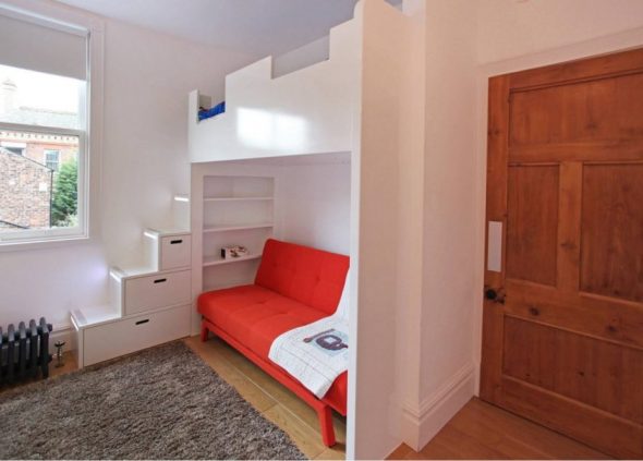 السرير في مكانه