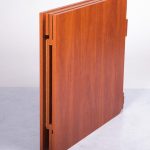 STOL-knizhka-zanimaet-ochen مالو-MESTA-الخامس-slozhennom بنصيحة