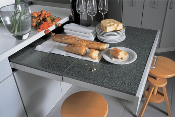 قابل للسحب طاولة الطعام