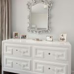 منضدة الزينة البيضاء مع أدراج