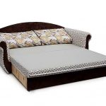 أريكة كبيرة وناعمة قابلة للطي