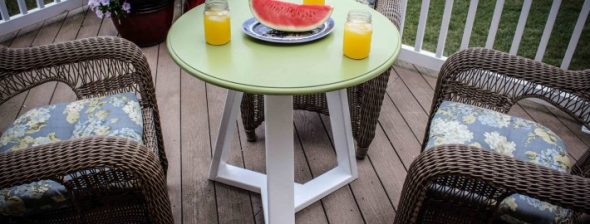 مائدة مستديرة صغيرة