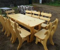 أثاث الصنوبر