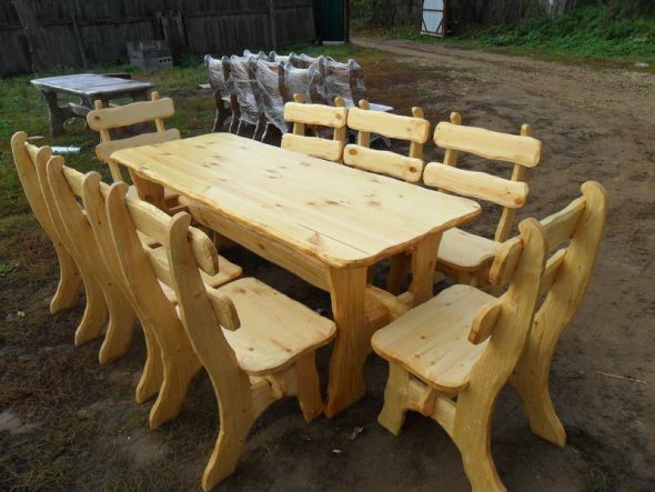 أثاث الصنوبر