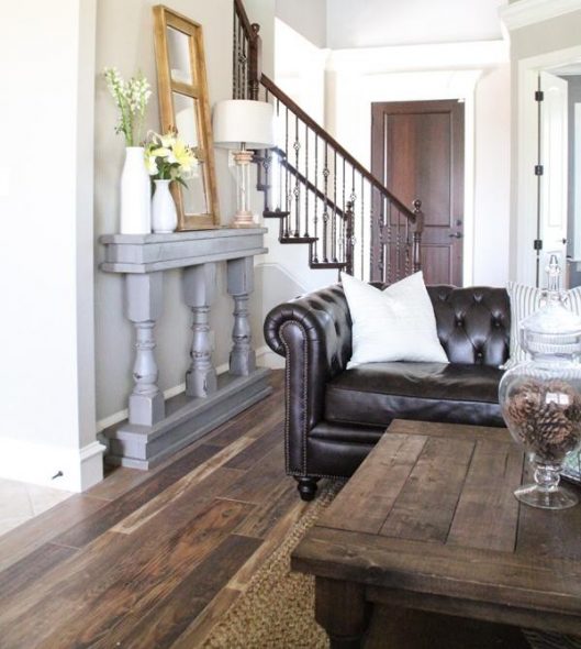 طاولة مطلية جاهزة