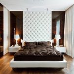 اللوح الأمامي الأبيض على الجدار بأكمله