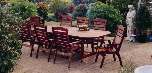 مجموعة من أثاث الحدائق