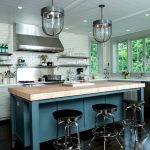 مطبخ مفتوح جميل بدون خزائن الحائط