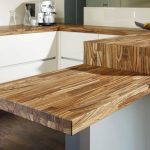 أعلى الجدول جميلة مصنوعة من الخشب الصلب